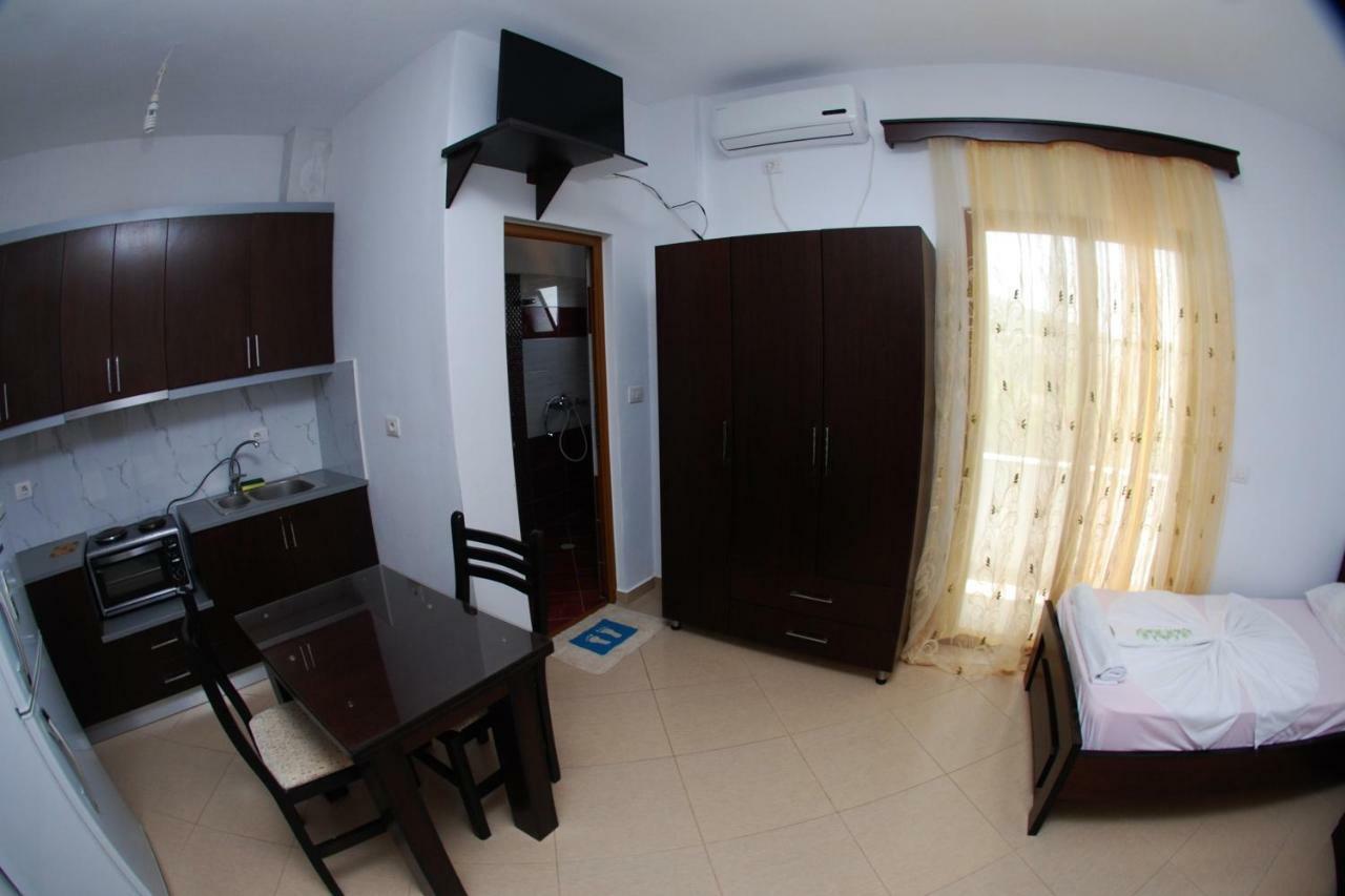 Vila Ronaldo Apartment Ksamil Exterior photo