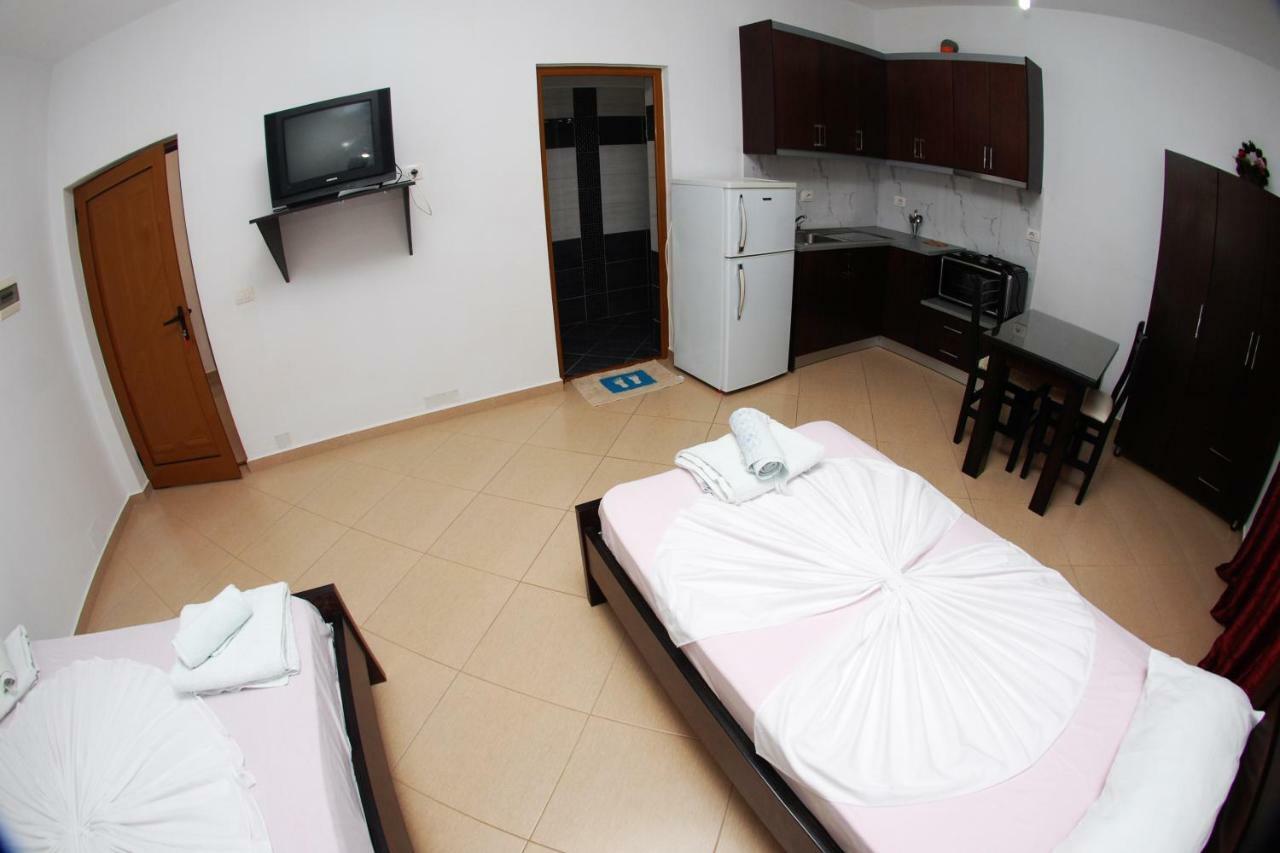 Vila Ronaldo Apartment Ksamil Exterior photo